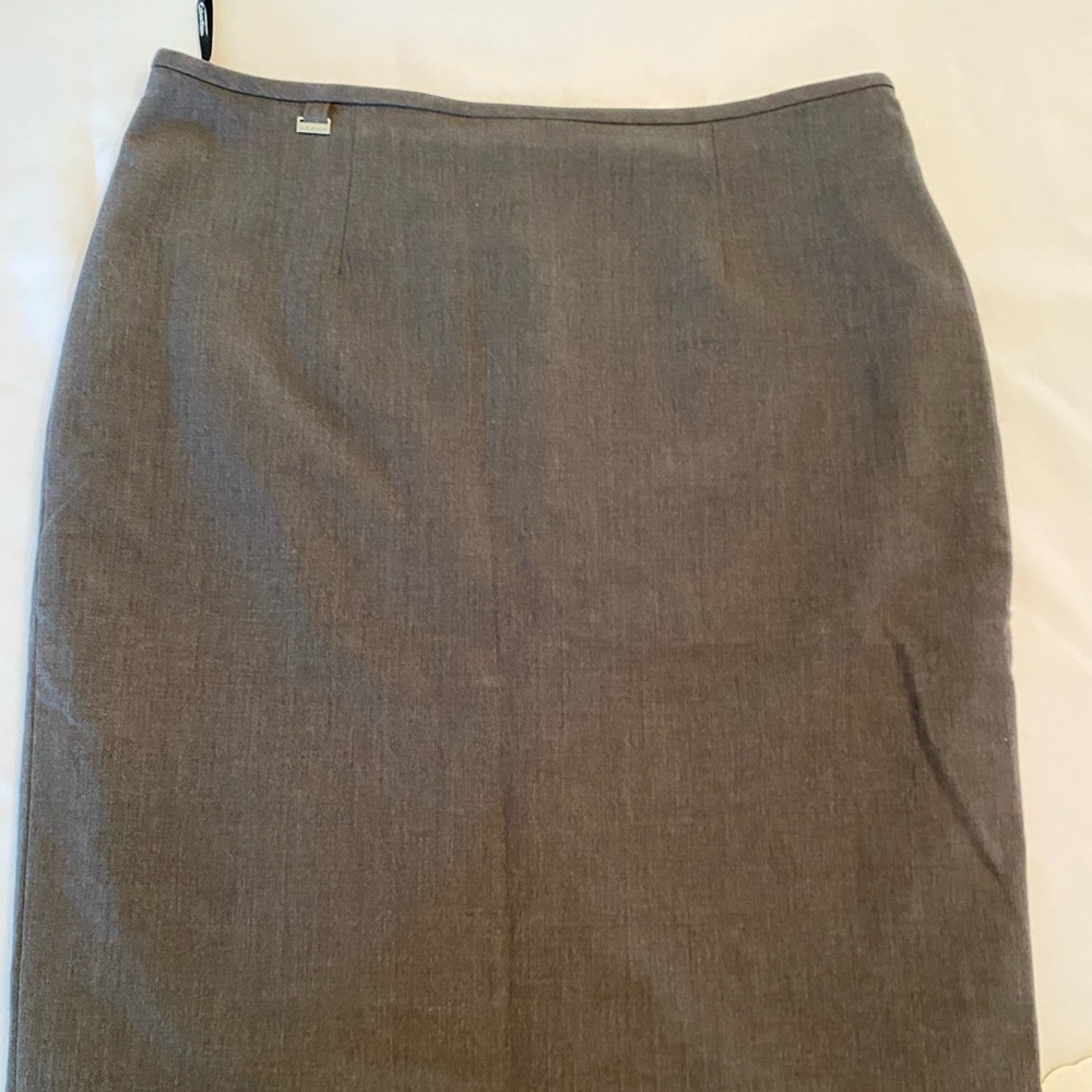 Grey pencil skirt